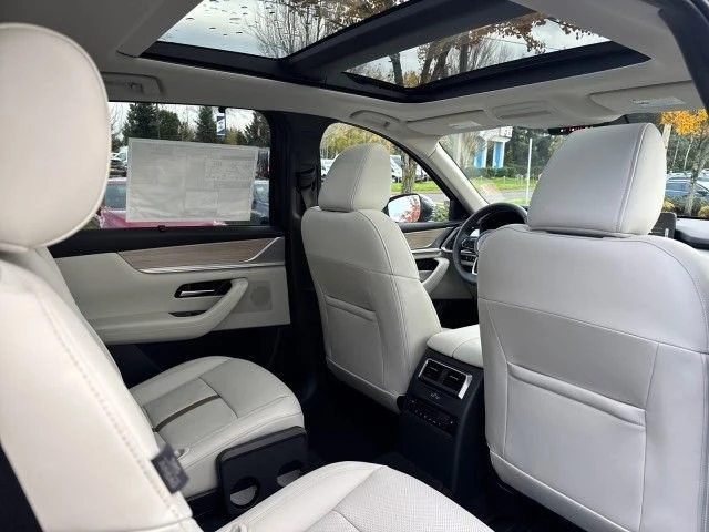 2025 Mazda CX-90 - Image 15 of 20