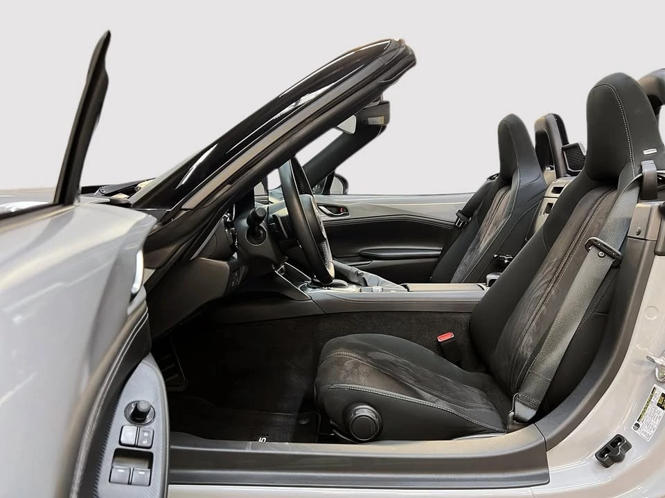 2025 Mazda ND MX-5 Miata - Image 9 of 10