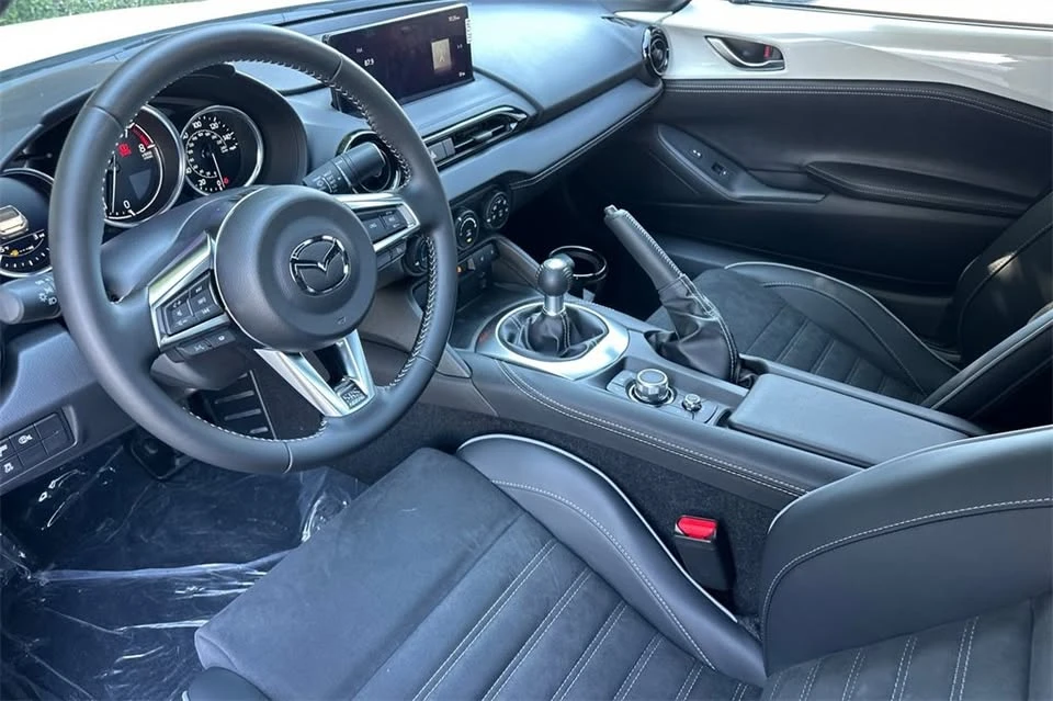 2025 Mazda ND MX-5 Miata - Image 9 of 18
