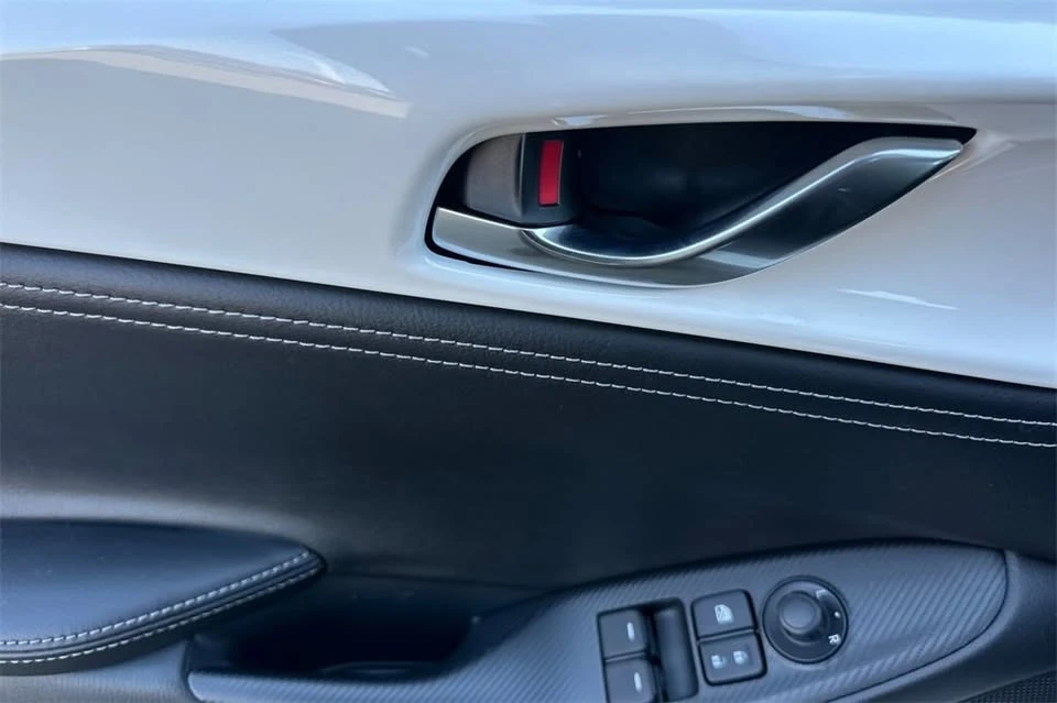 2025 Mazda ND MX-5 Miata - Image 10 of 18