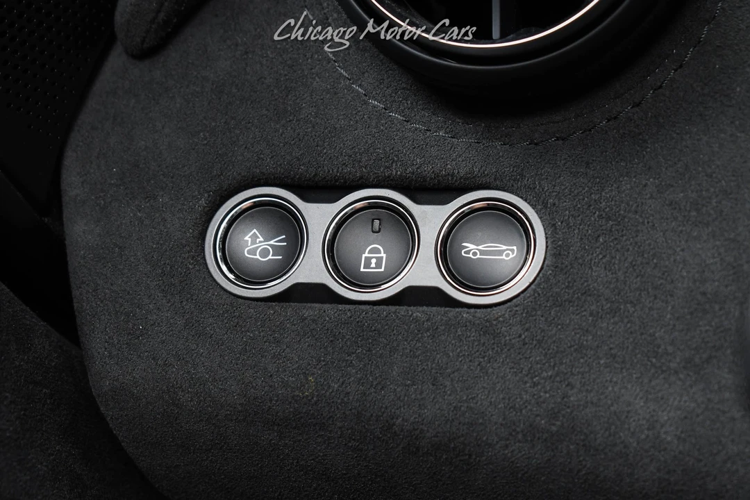 2025 McLaren 750S Spider - Image 10 of 31