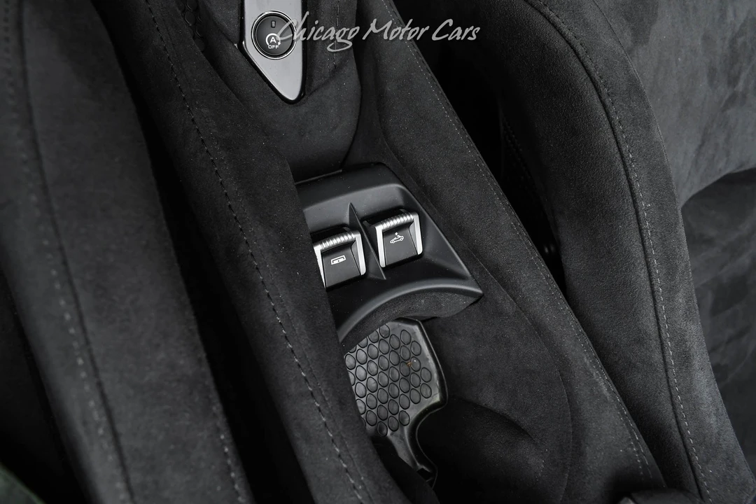 2025 McLaren 750S Spider - Image 18 of 31