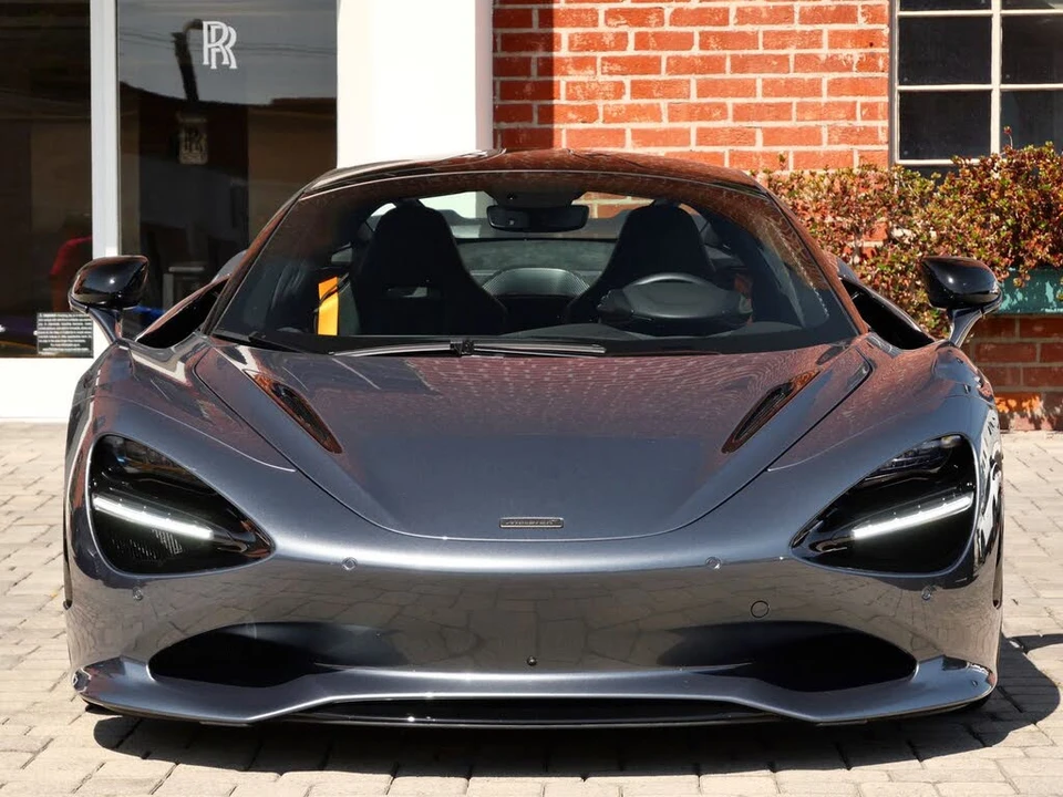2025 McLaren 750S Coupe - Image 2 of 28