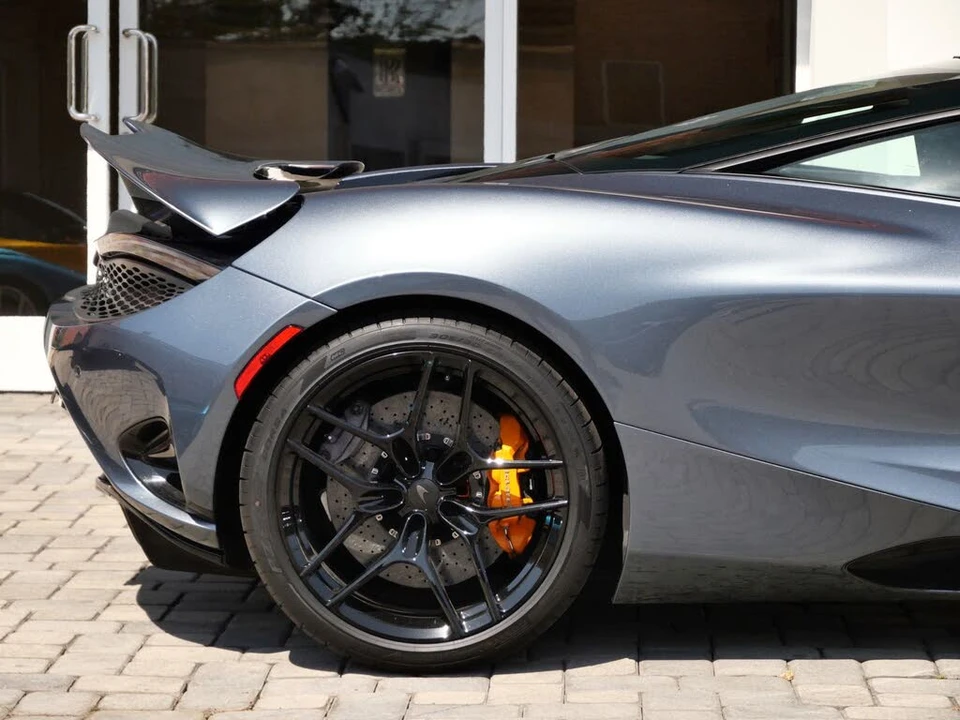 2025 McLaren 750S Coupe - Image 16 of 28
