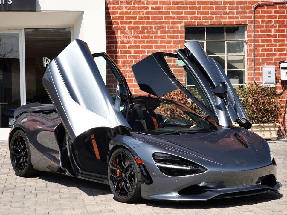 2025 McLaren 750S Coupe - Image 17 of 28