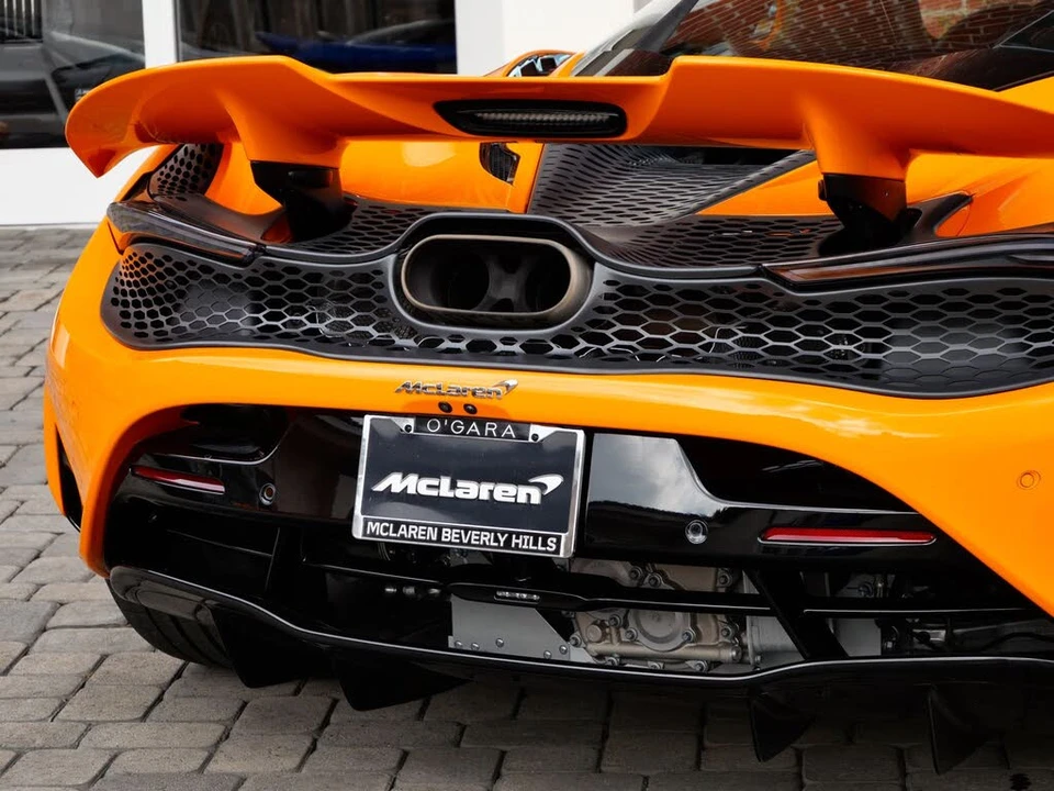2025 McLaren 750S Coupe - Image 15 of 31