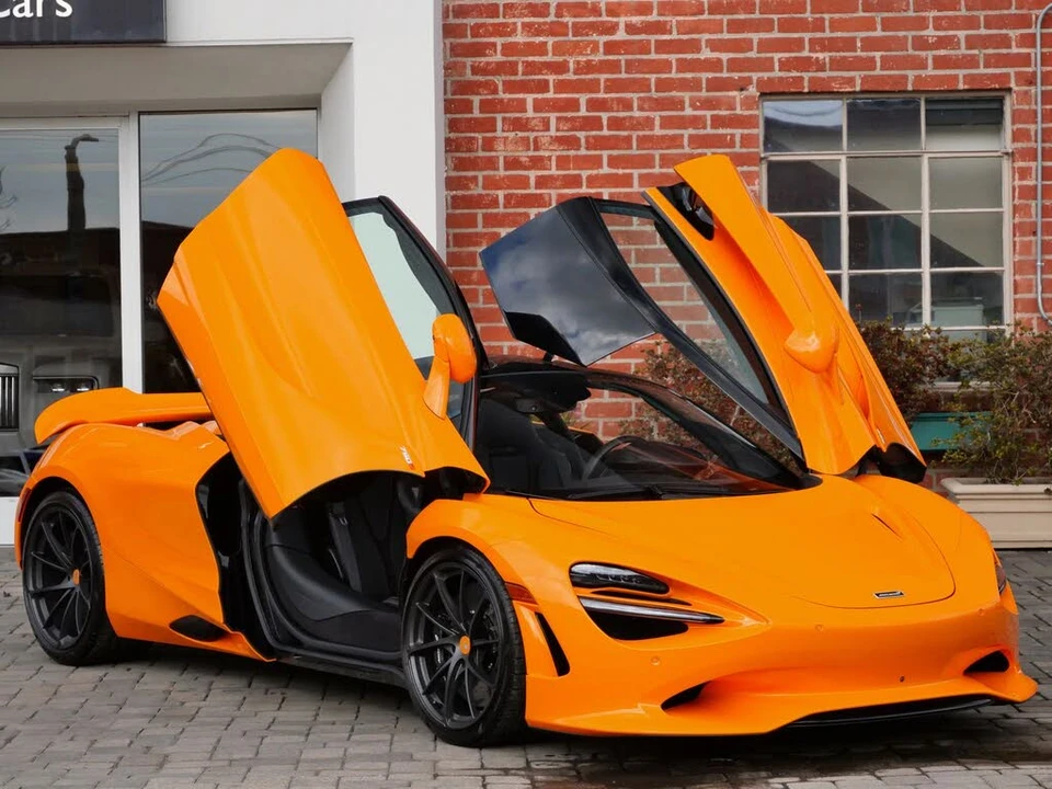 2025 McLaren 750S Coupe - Image 17 of 31