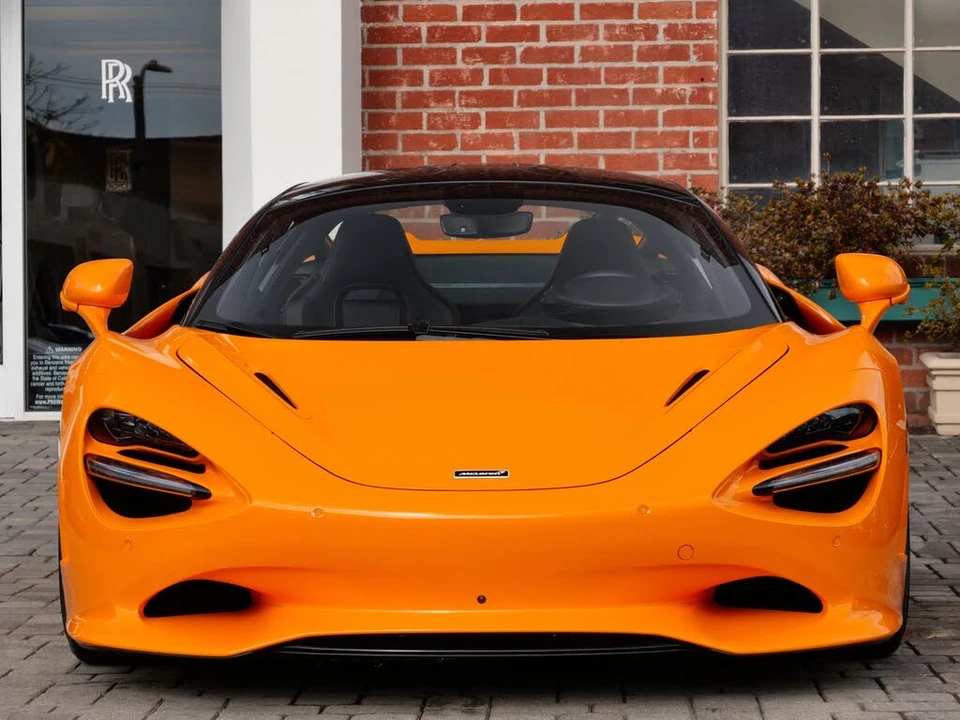 2025 McLaren 750S Coupe - Image 2 of 31