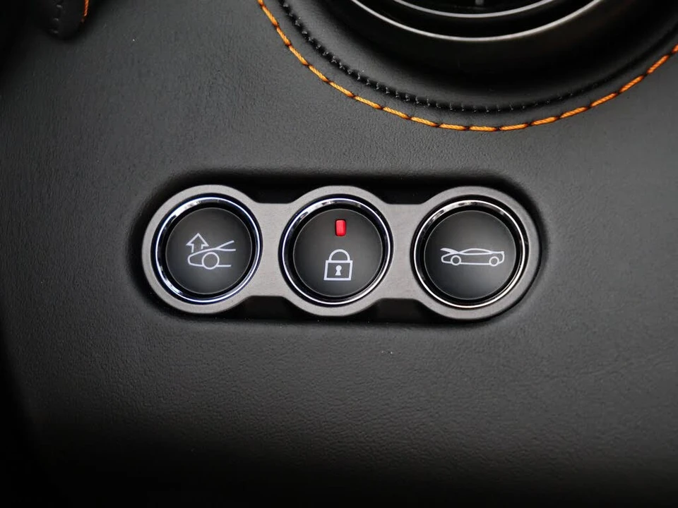 2025 McLaren 750S Coupe - Image 29 of 31