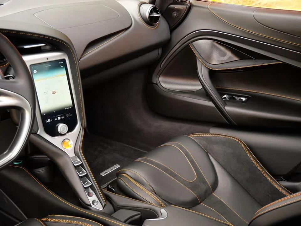 2025 McLaren 750S Coupe - Image 19 of 31