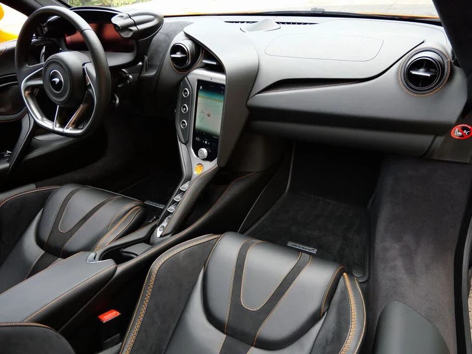 2025 McLaren 750S Coupe - Image 10 of 31