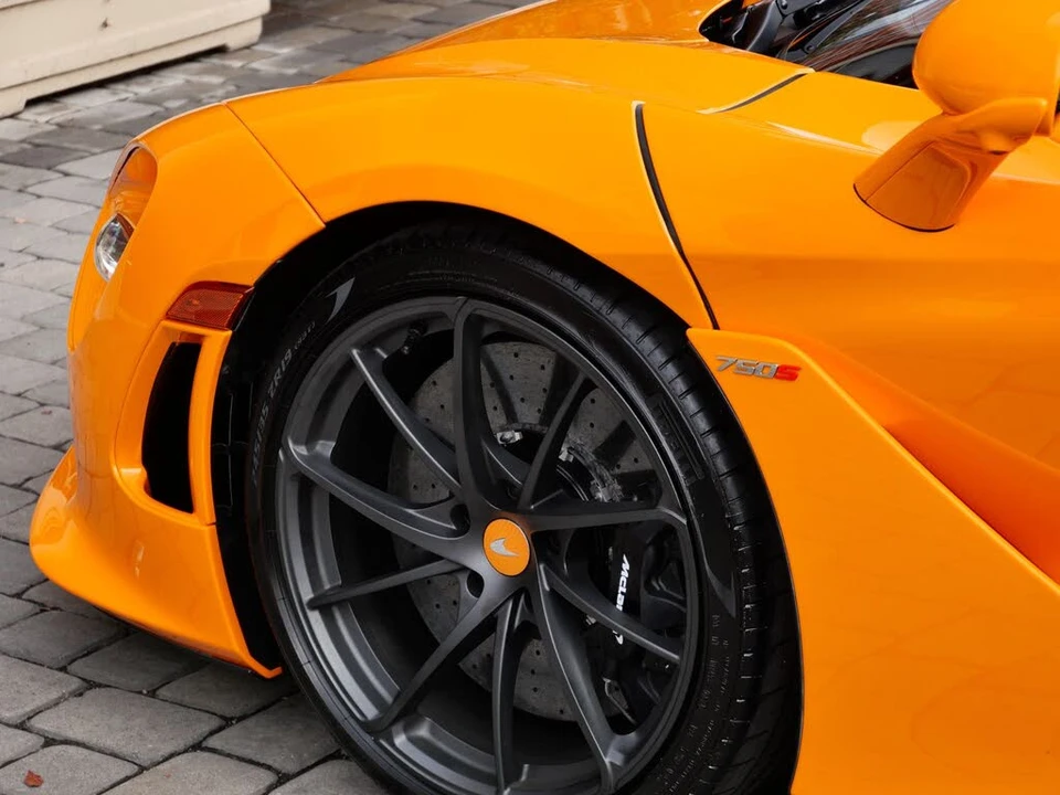 2025 McLaren 750S Coupe - Image 14 of 31