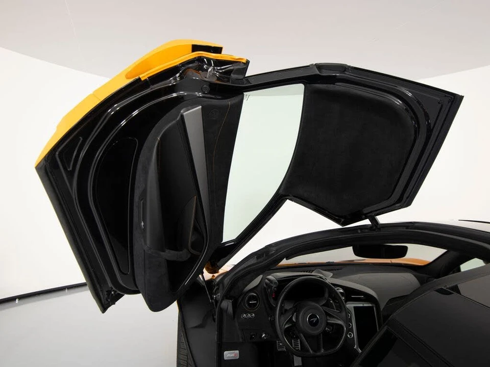 2025 McLaren 750S Coupe - Image 9 of 31