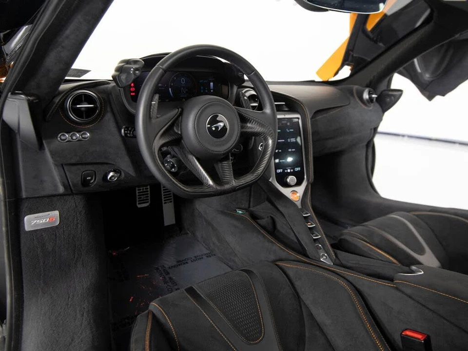2025 McLaren 750S Coupe - Image 13 of 31