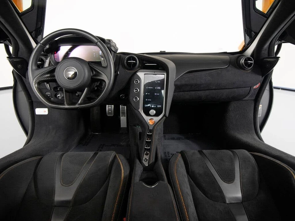 2025 McLaren 750S Coupe - Image 30 of 31