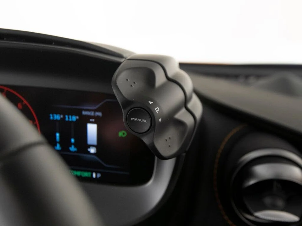2025 McLaren 750S Coupe - Image 18 of 31
