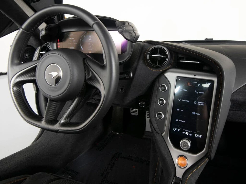 2025 McLaren 750S Coupe - Image 26 of 31