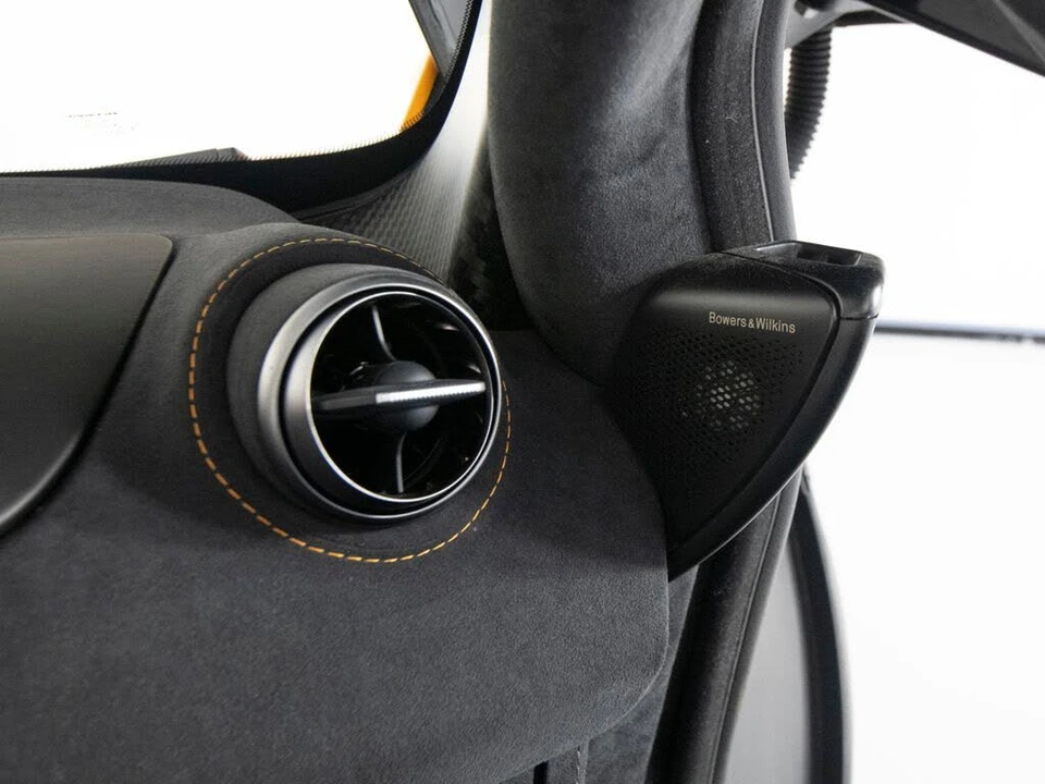 2025 McLaren 750S Coupe - Image 29 of 31