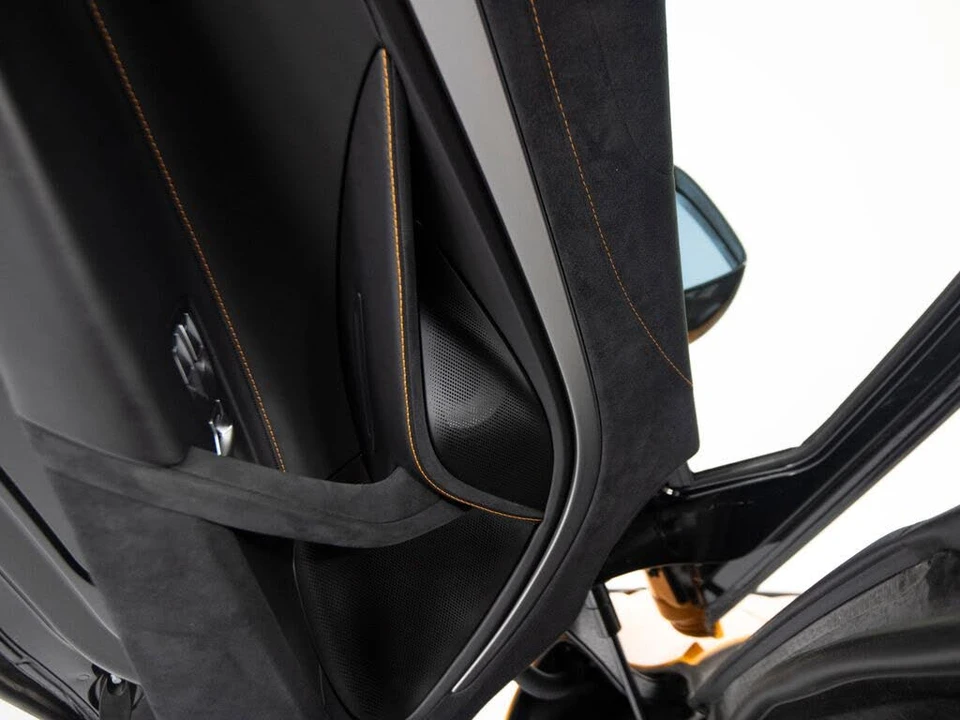 2025 McLaren 750S Coupe - Image 11 of 31