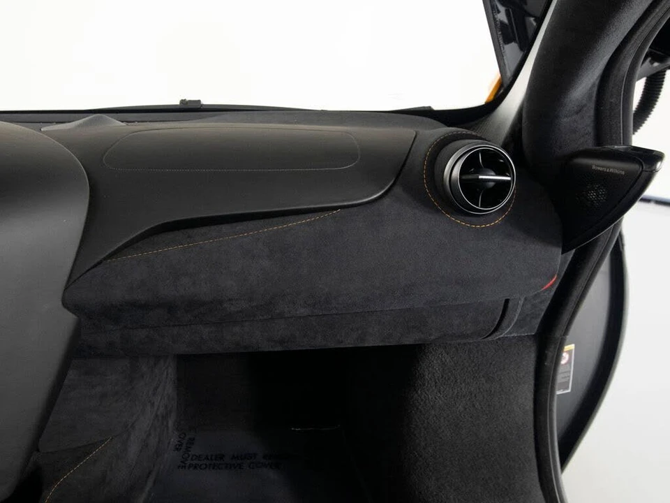 2025 McLaren 750S Coupe - Image 28 of 31