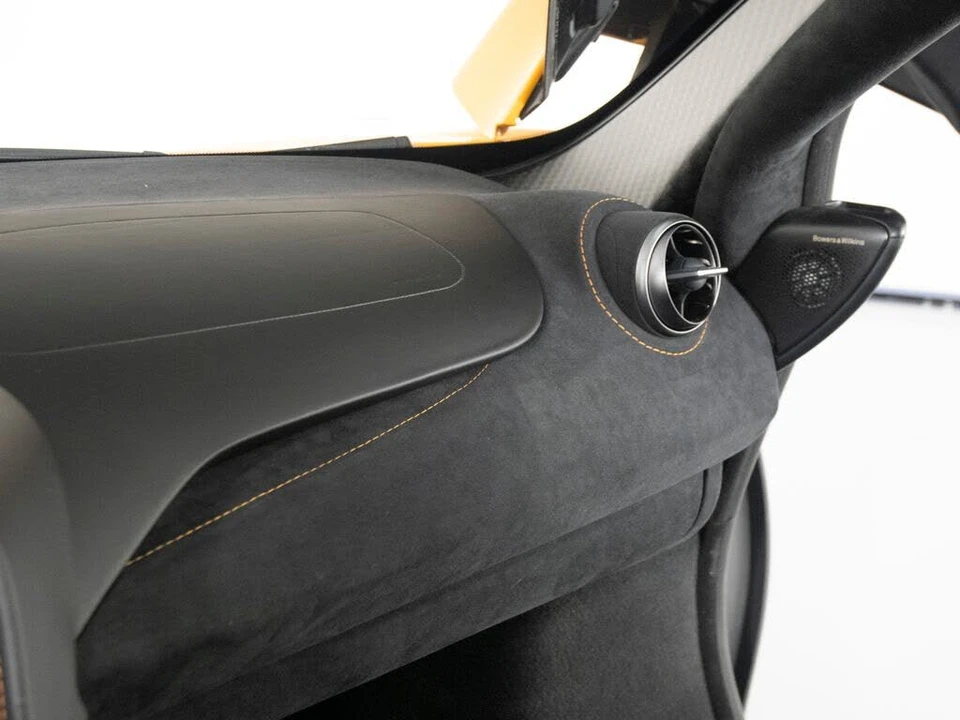 2025 McLaren 750S Coupe - Image 23 of 31