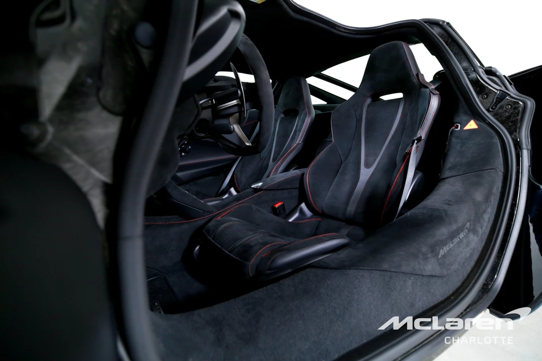 2025 McLaren 750S Coupe - Image 12 of 30