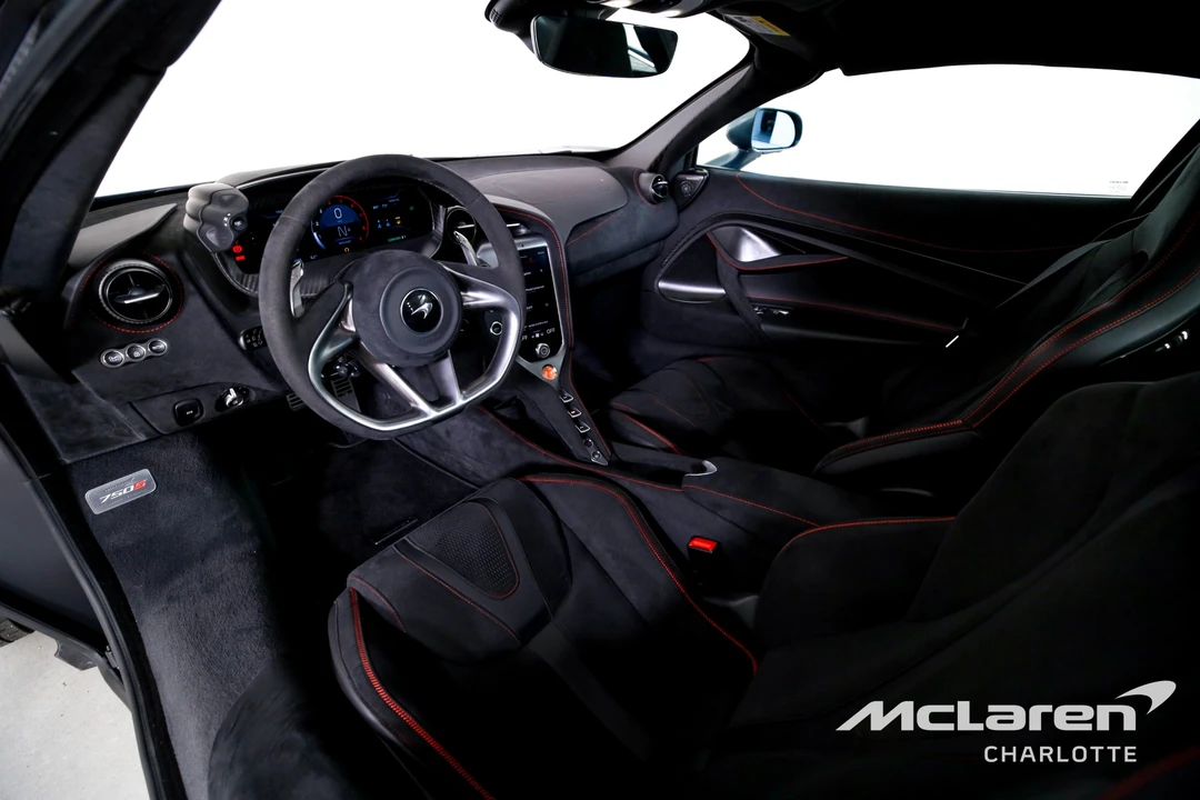 2025 McLaren 750S Coupe - Image 13 of 30