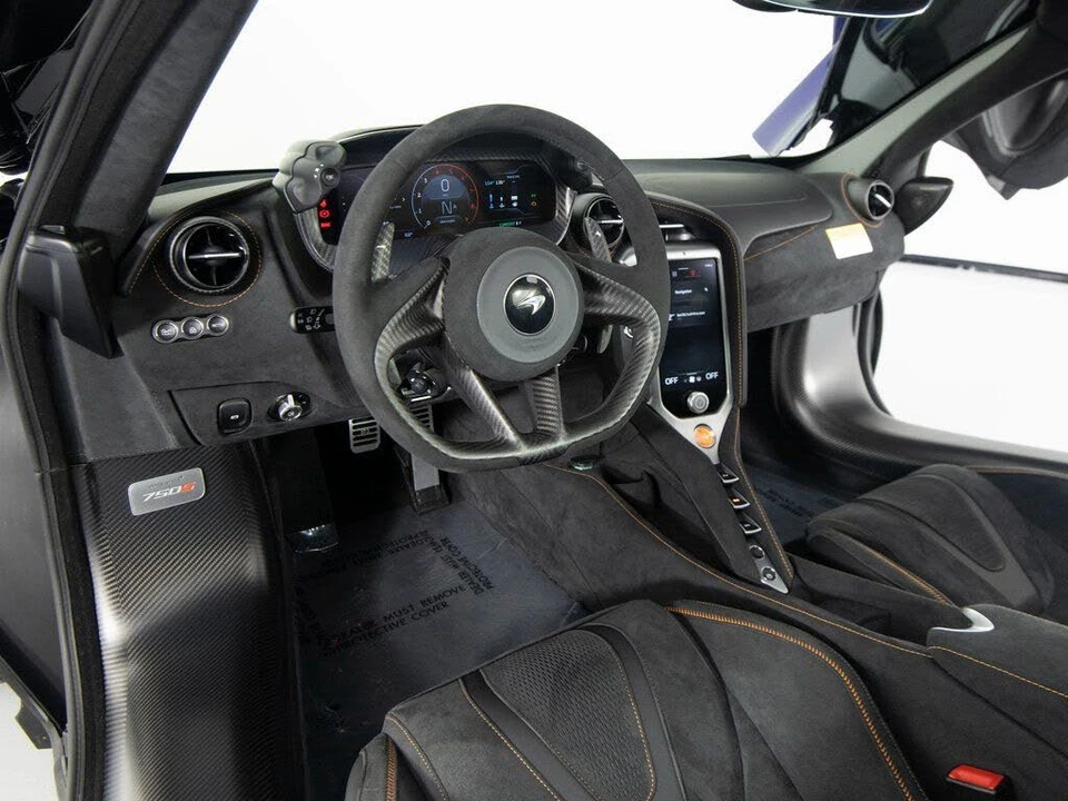 2025 McLaren 750S Coupe - Image 15 of 31