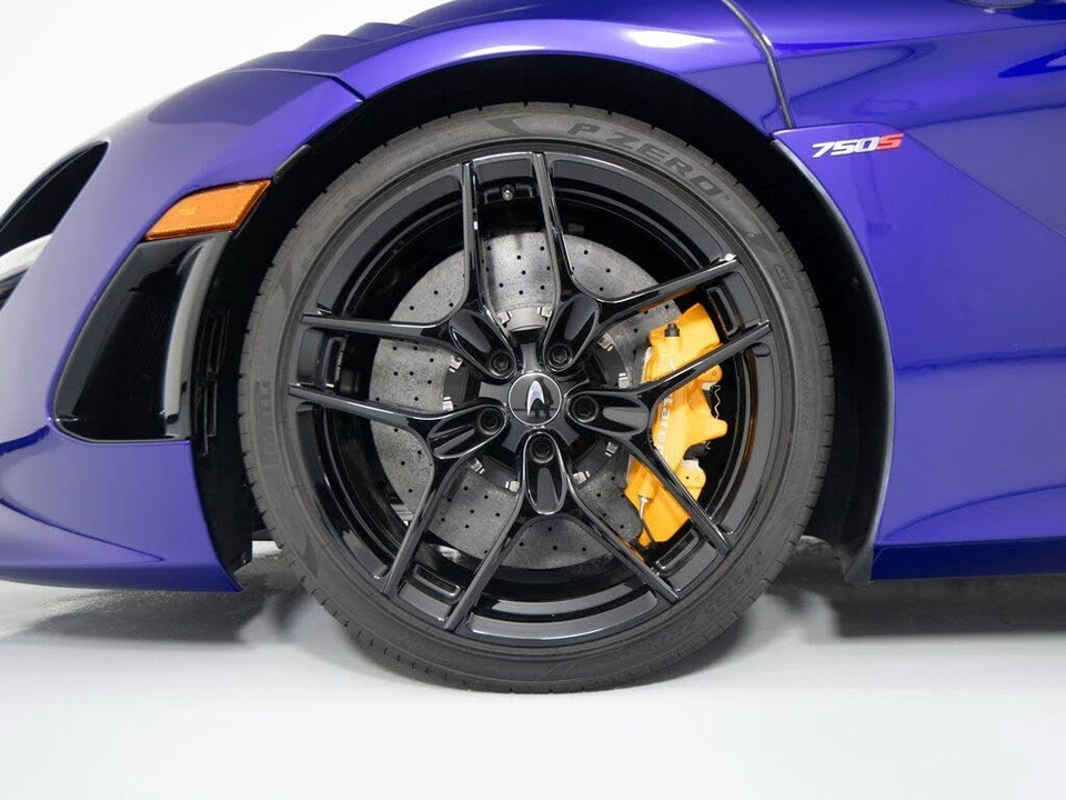 2025 McLaren 750S Coupe - Image 9 of 31