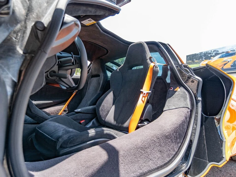 2025 McLaren 750S Coupe - Image 9 of 26