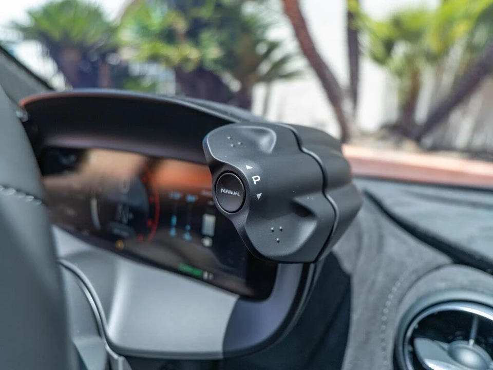 2025 McLaren 750S Coupe - Image 16 of 26