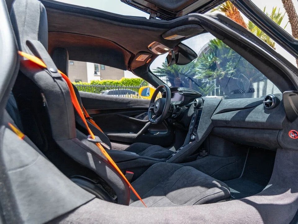 2025 McLaren 750S Coupe - Image 18 of 26
