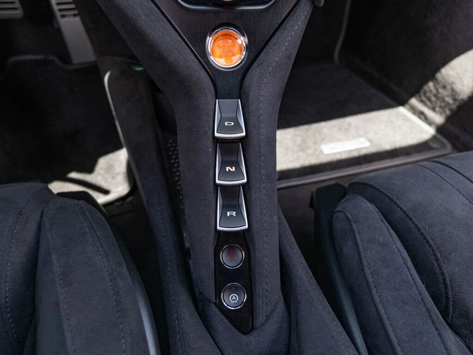 2025 McLaren 750S Coupe - Image 15 of 26