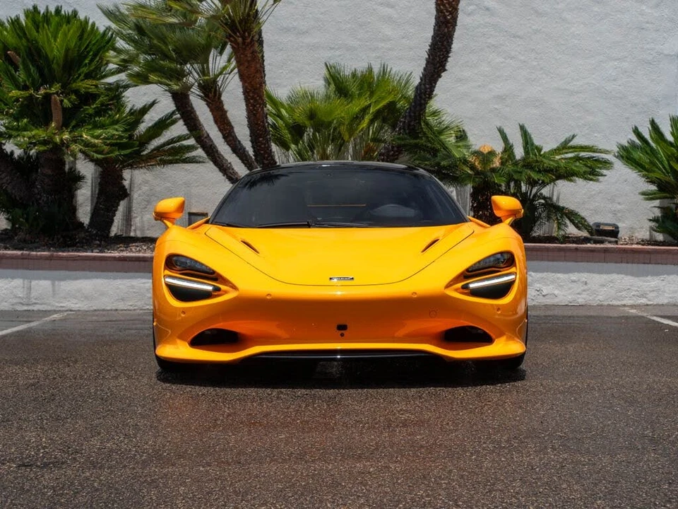 2025 McLaren 750S Coupe - Image 2 of 26