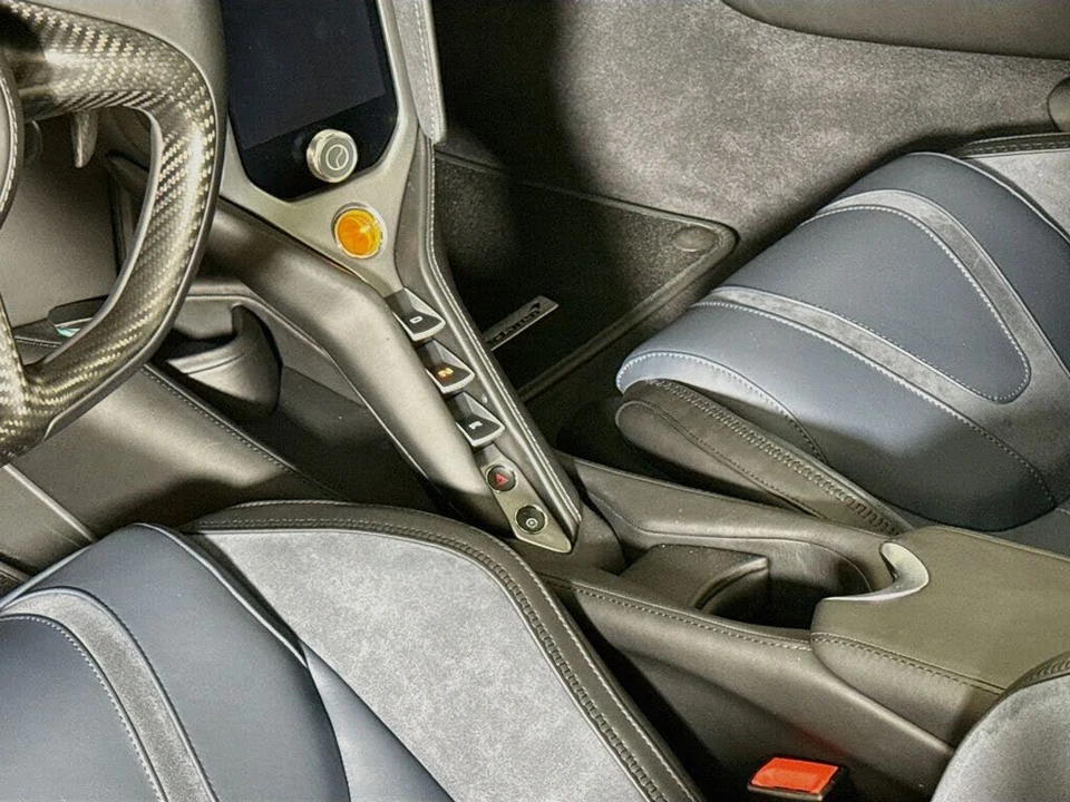 2025 McLaren 750S Coupe - Image 14 of 26