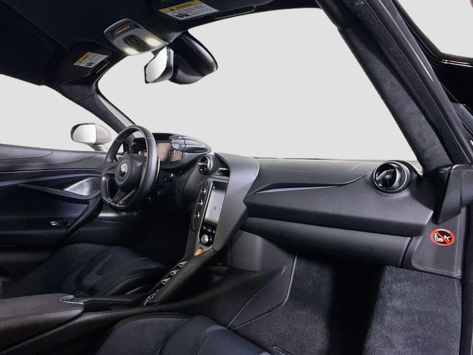 2025 McLaren 750S Coupe - Image 15 of 26