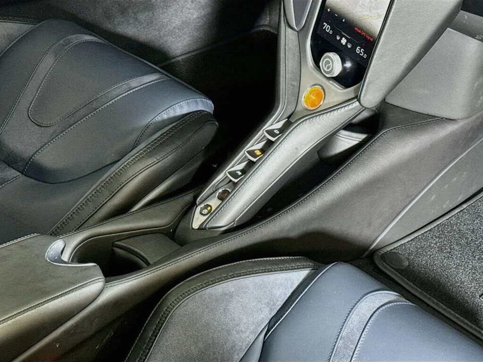 2025 McLaren 750S Coupe - Image 18 of 26