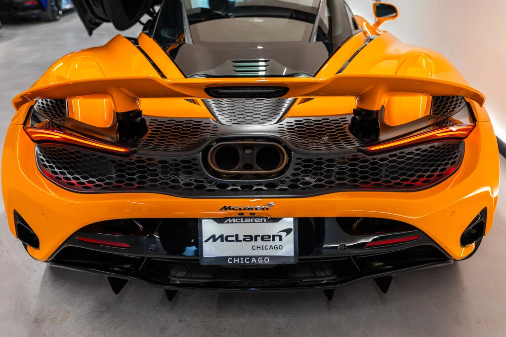2025 McLaren 750S Coupe - Image 14 of 31