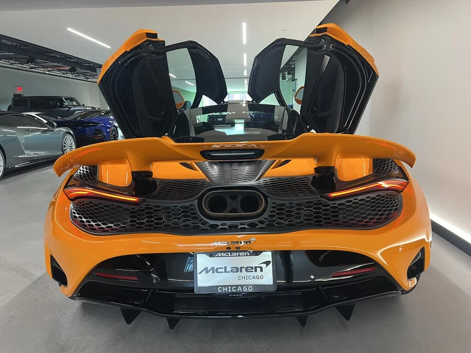 2025 McLaren 750S Coupe - Image 15 of 31