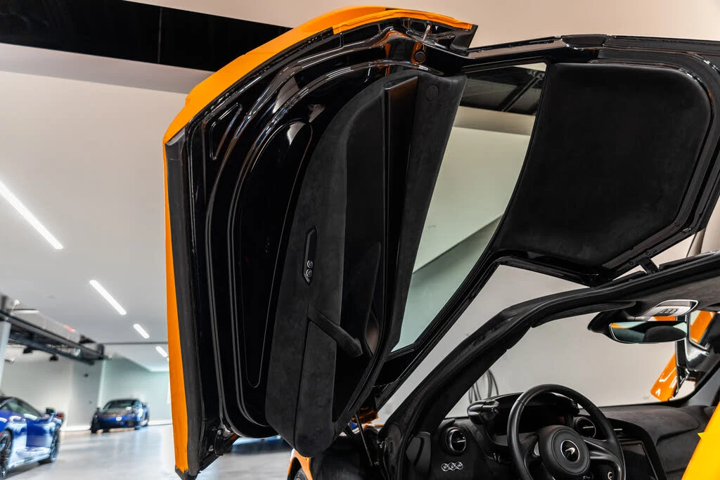 2025 McLaren 750S Coupe - Image 13 of 31