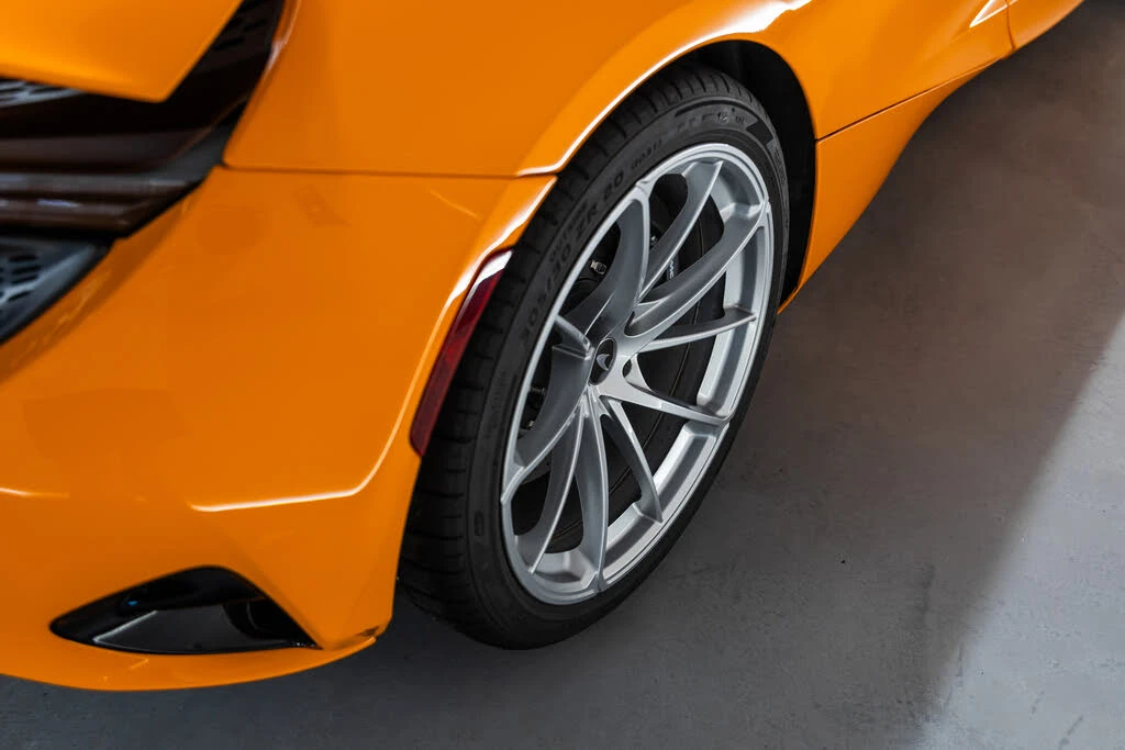2025 McLaren 750S Coupe - Image 9 of 31