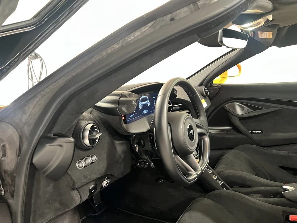 2025 McLaren 750S Coupe - Image 26 of 31