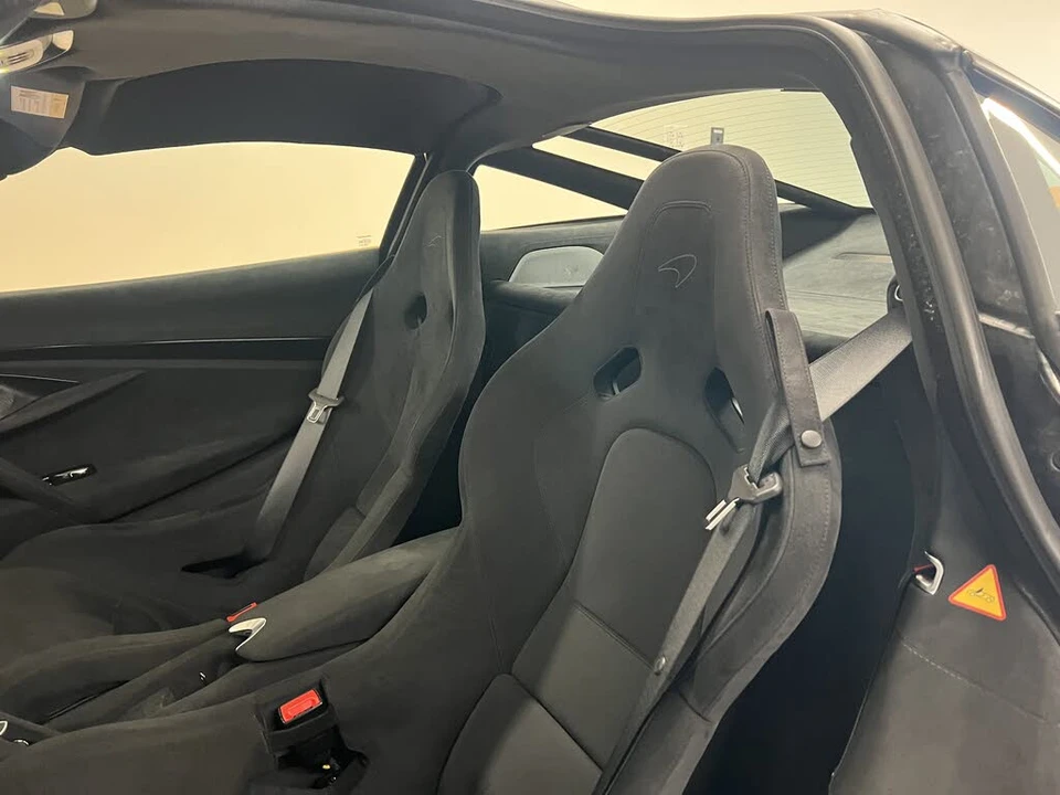 2025 McLaren 750S Coupe - Image 28 of 31