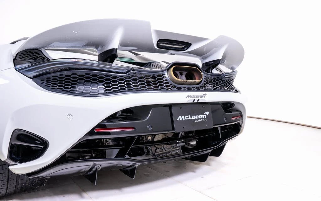 2025 McLaren 750S Coupe - Image 11 of 21