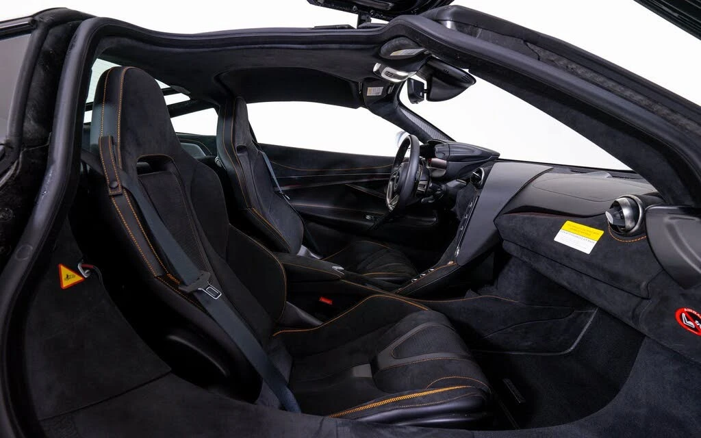 2025 McLaren 750S Coupe - Image 18 of 21