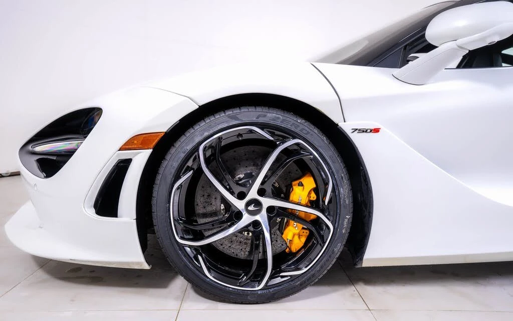 2025 McLaren 750S Coupe - Image 12 of 21
