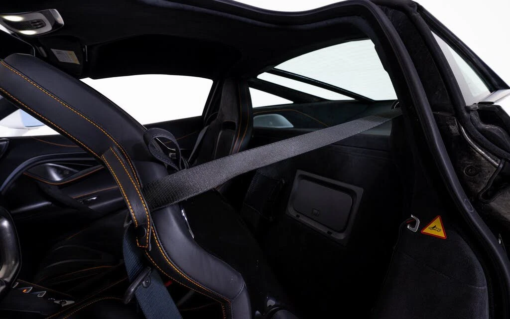 2025 McLaren 750S Coupe - Image 20 of 21