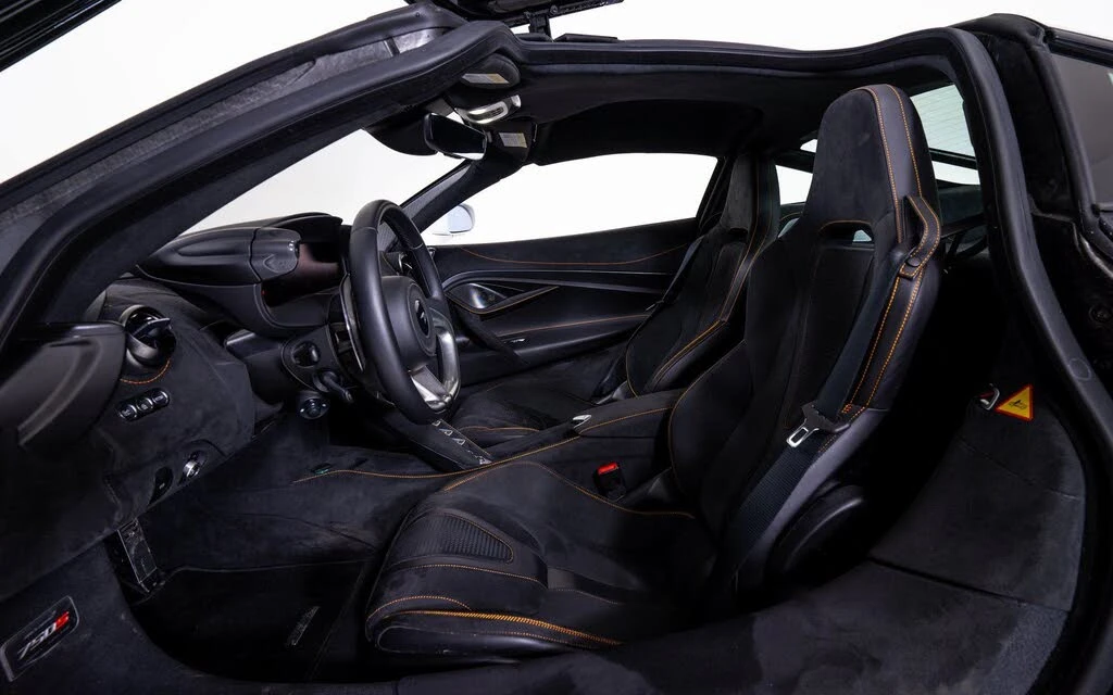 2025 McLaren 750S Coupe - Image 17 of 21