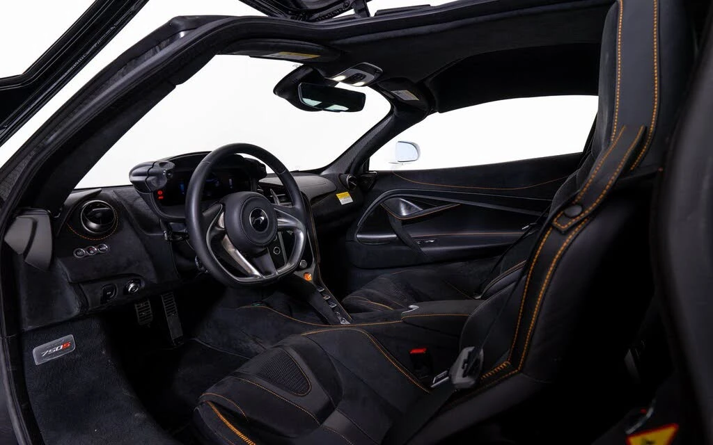 2025 McLaren 750S Coupe - Image 16 of 21