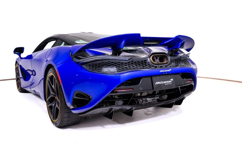 2025 McLaren 750S Coupe - Image 11 of 24